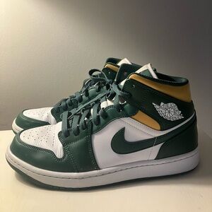 Nike Air Jordan 1 Mid Sonics Noble Green Yellow 
They are like new and no flaws!